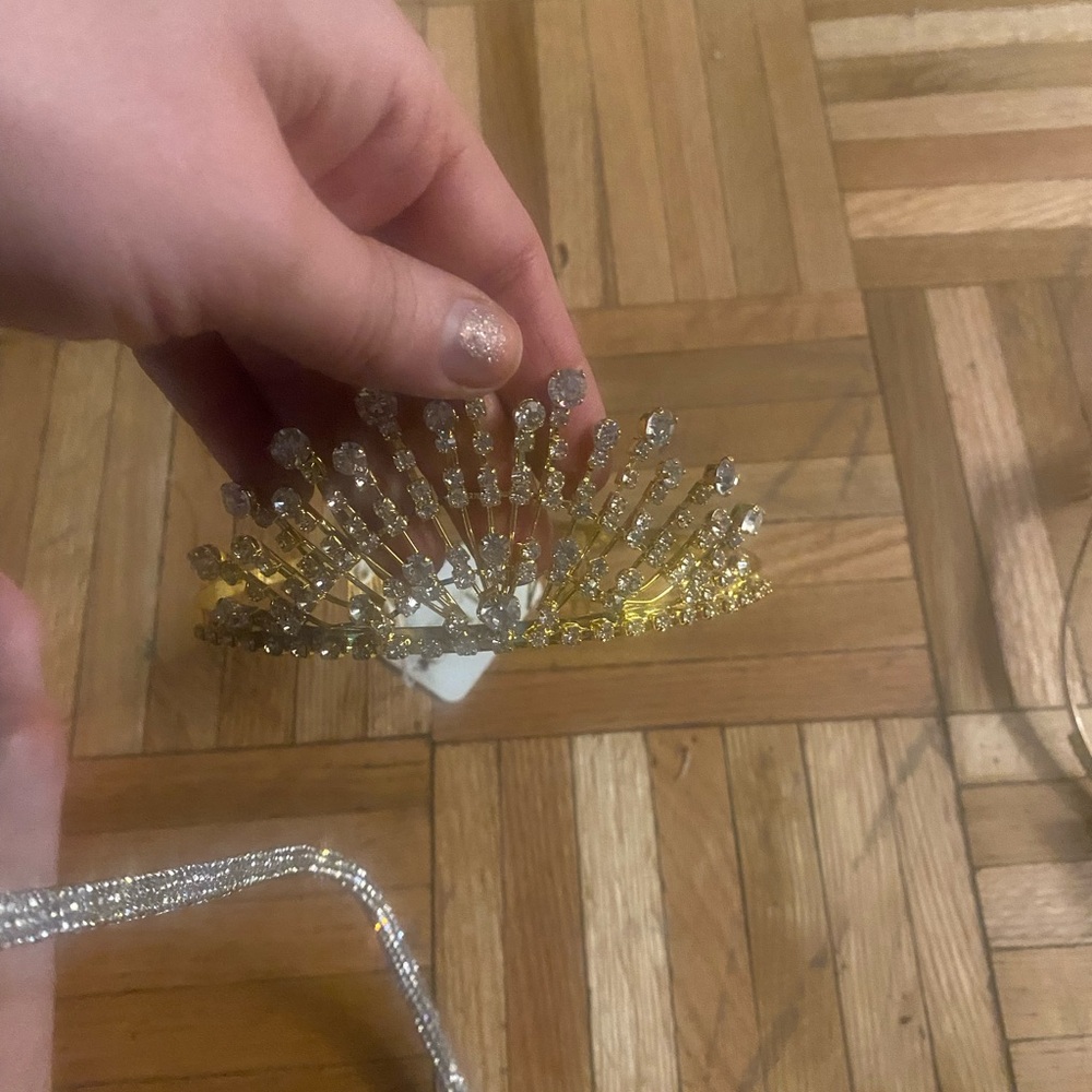 Elegant Gold Women's tiara never worn.